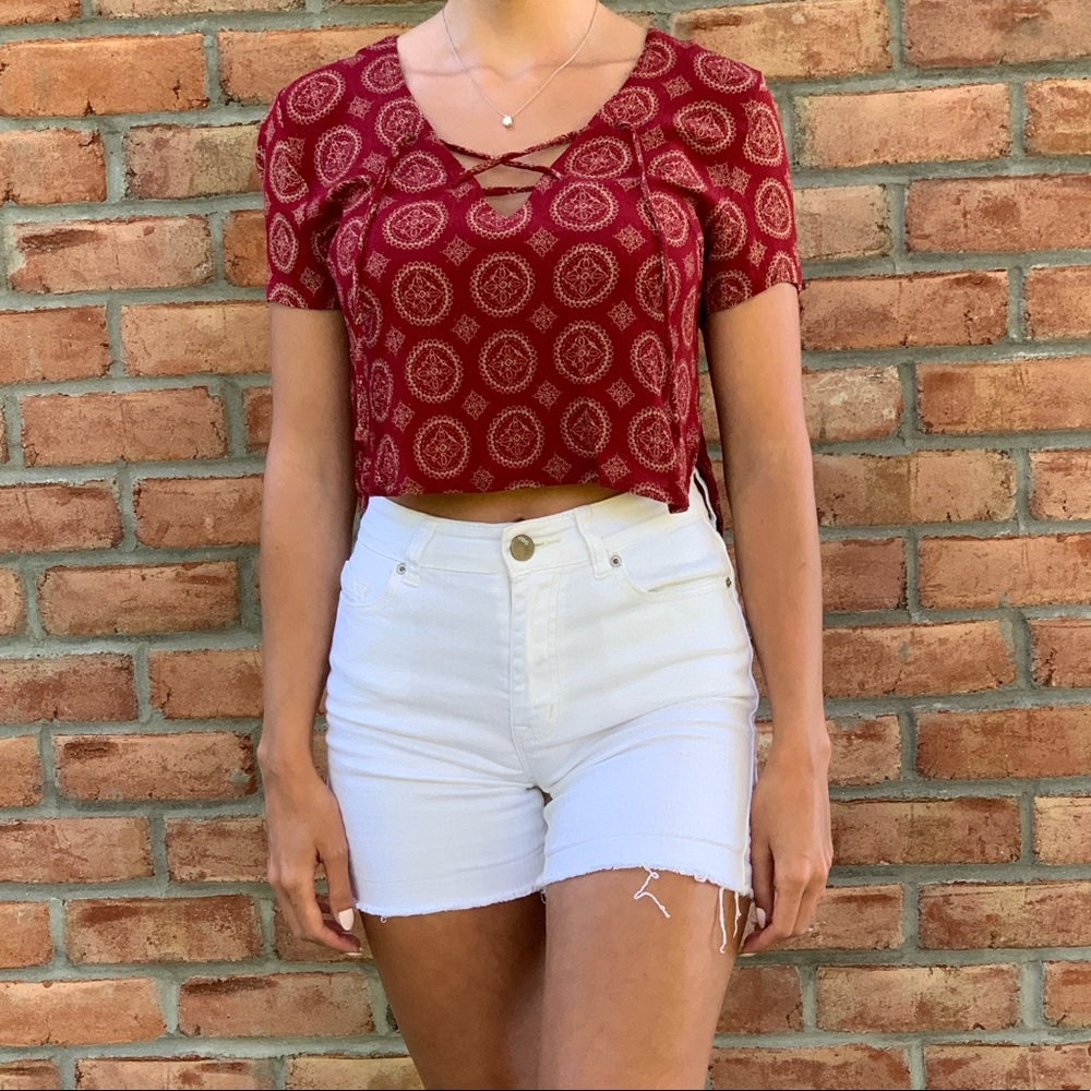 BRANDY MELVILLE! CUTE CROP TOP!